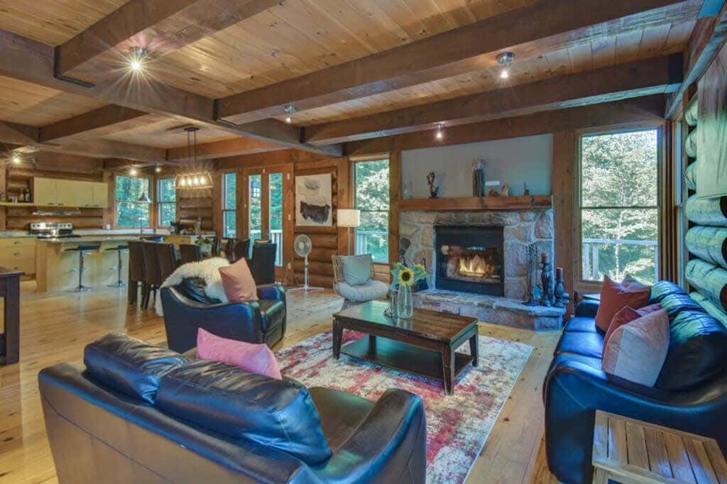 Log Cottage, Resort Access & Spa — vacation chalet for rent in Lac-Supérieur, Québec — 4