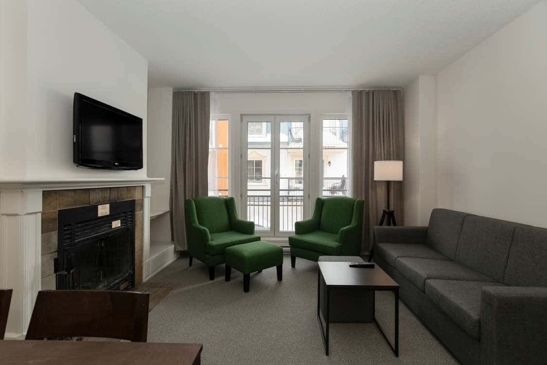 Condo villageois avec balcon et vue